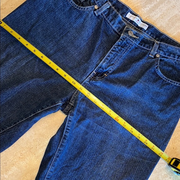 TOMMY HILFIGER Women's Blue Denim High Waisted Wide Leg Mom Jeans. 12 - Picture 14 of 17